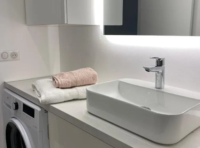 Apartman Hello 2 Pieces “renove Et Climatise “ Vieil *