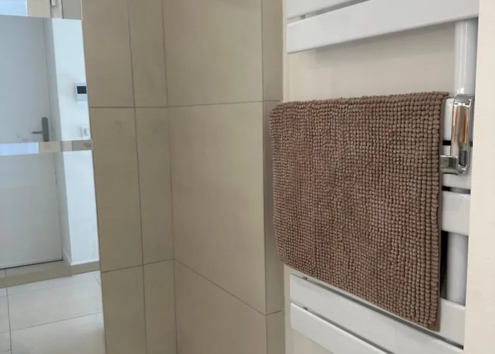 Hello 2 Pieces “renove Et Climatise “ Vieil * Antibes